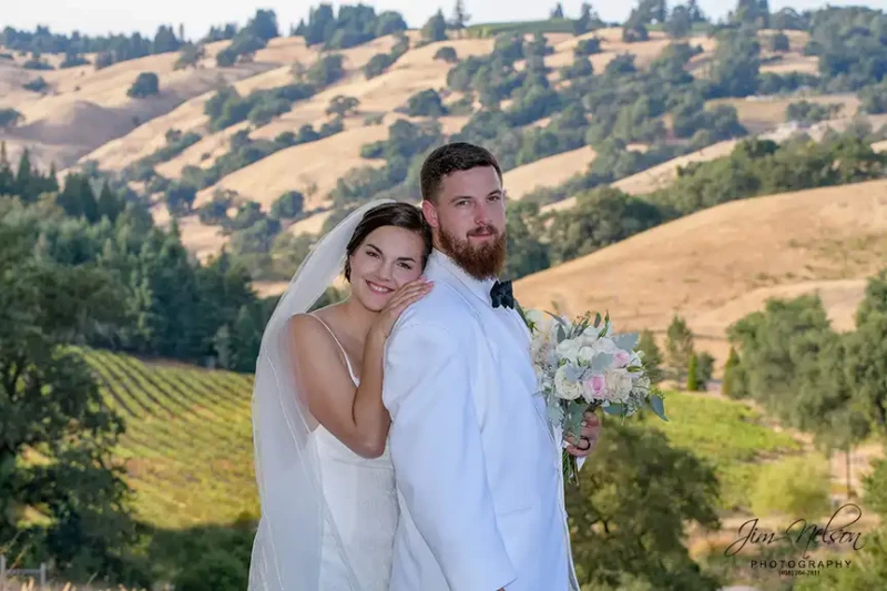 Romantic Poses for Weddings