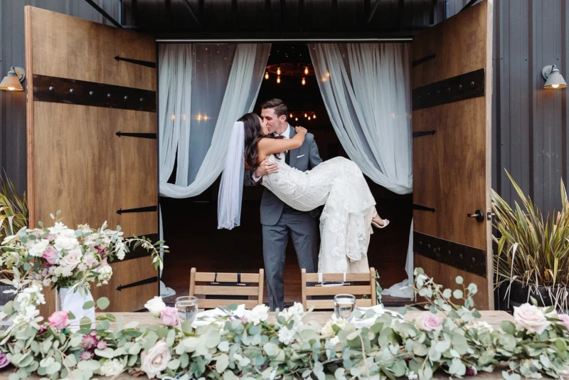 Couple Kissing Photoshoot